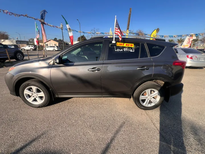 GREY, 2014 TOYOTA RAV4 Image 2