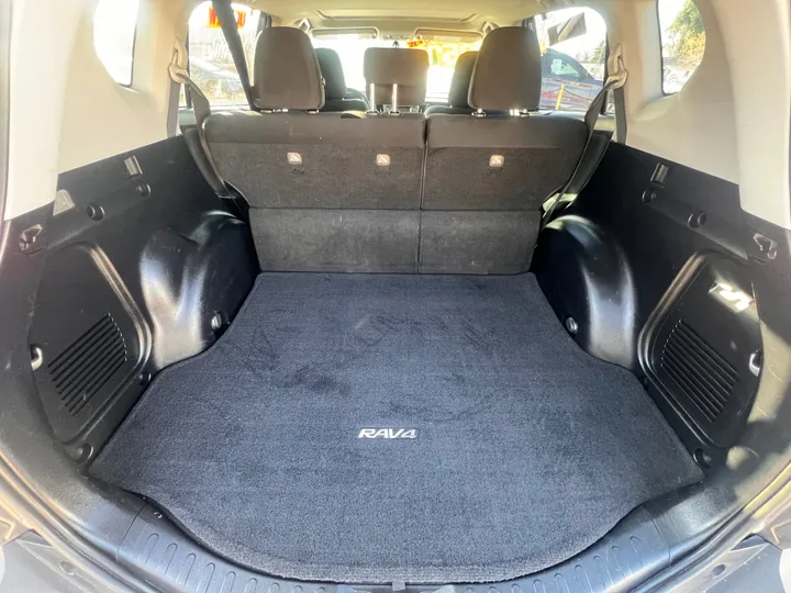 GREY, 2014 TOYOTA RAV4 Image 13
