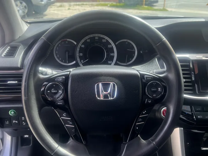 2017 HONDA ACCORD Image 9