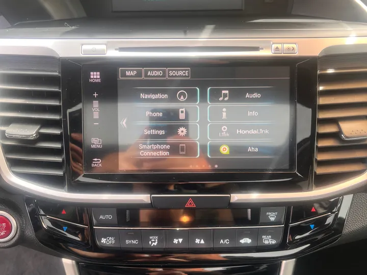 2017 HONDA ACCORD Image 10
