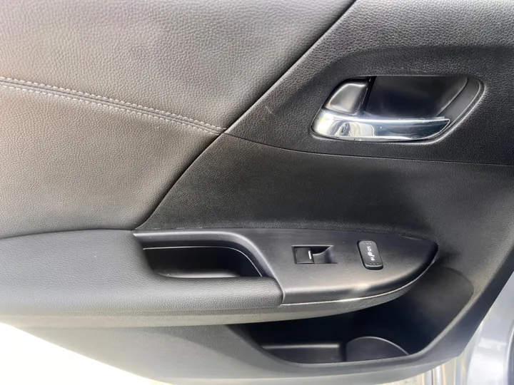 2017 HONDA ACCORD Image 13