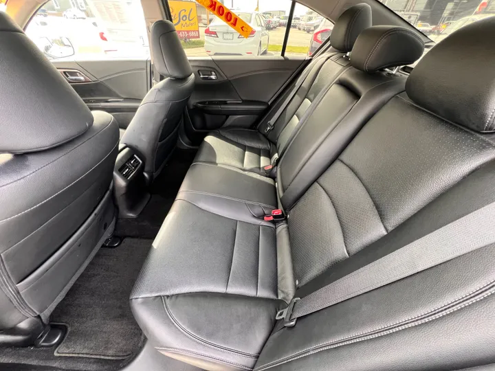 2017 HONDA ACCORD Image 14