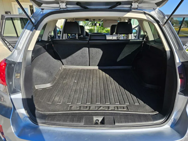 SILVER, 2013 SUBARU OUTBACK Image 8