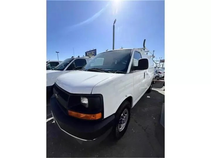 WHITE, 2014 CHEVROLET EXPRESS 2500 CARGO Image 4