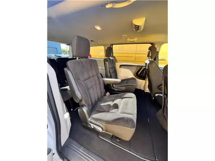 WHITE, 2018 DODGE GRAND CARAVAN PASSENGER Image 5