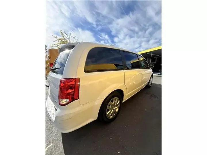 WHITE, 2018 DODGE GRAND CARAVAN PASSENGER Image 7