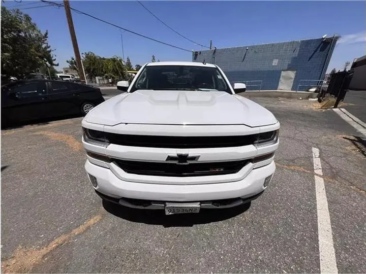 WHITE, 2018 CHEVROLET SILVERADO 1500 CREW CAB Image 2