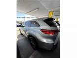 SILVER, 2018 TOYOTA HIGHLANDER Thumnail Image 5