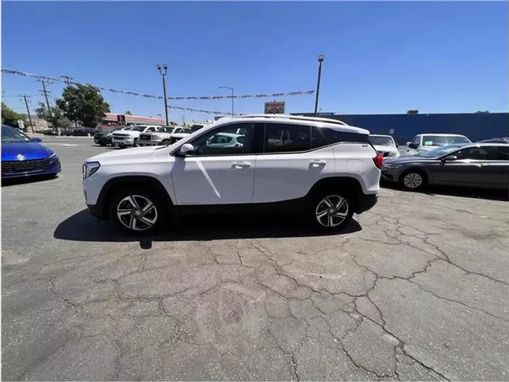 WHITE, 2020 GMC TERRAIN Image 9