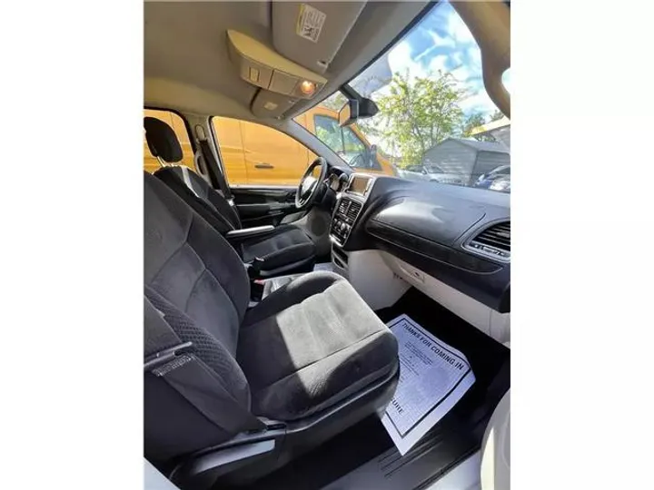 WHITE, 2018 DODGE GRAND CARAVAN PASSENGER Image 2