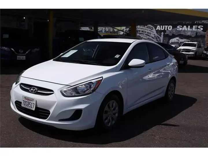 WHITE, 2015 HYUNDAI ACCENT Image 3