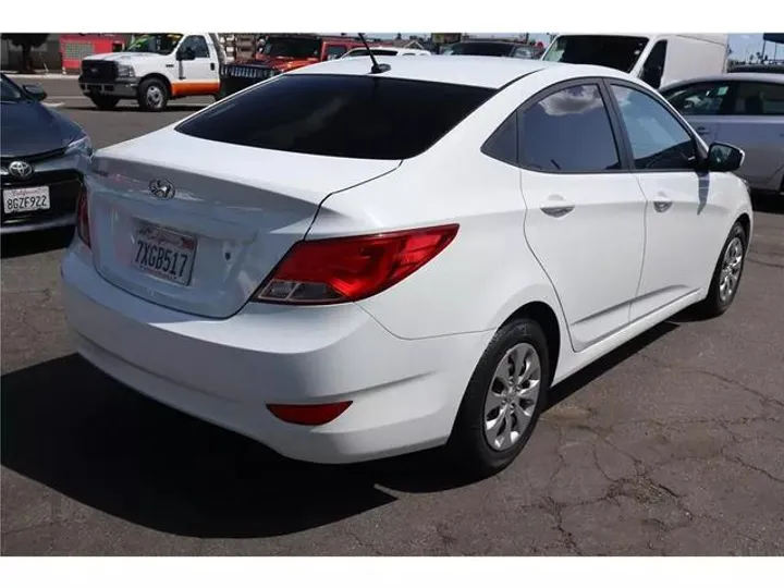 WHITE, 2015 HYUNDAI ACCENT Image 7