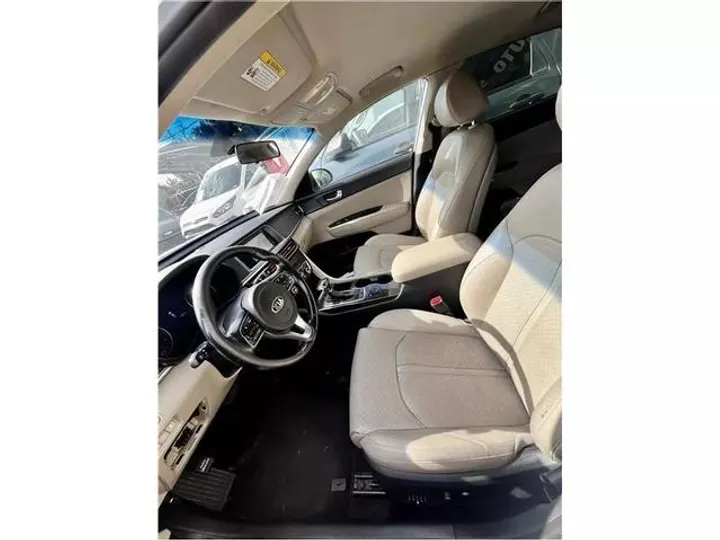 WHITE, 2016 KIA OPTIMA Image 10