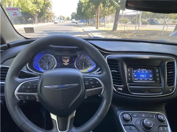 WHITE, 2016 CHRYSLER 200 Image 9