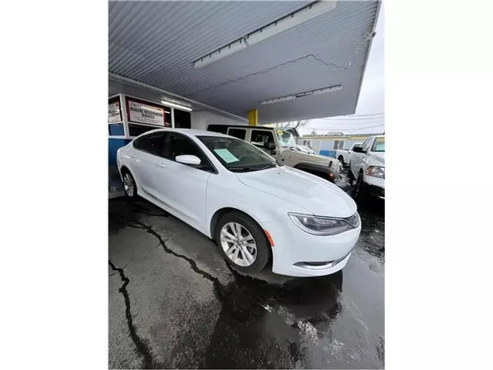 WHITE, 2016 CHRYSLER 200 Image 8