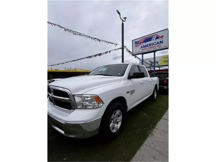 WHITE, 2021 RAM 1500 CLASSIC CREW CAB Image 6