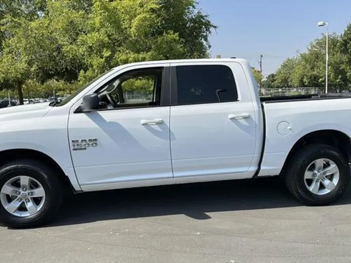 WHITE, 2021 RAM 1500 CLASSIC CREW CAB Image 22