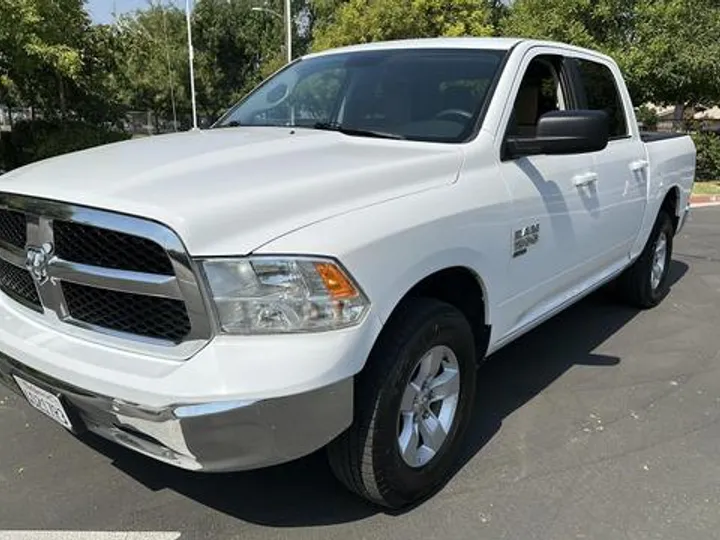 WHITE, 2021 RAM 1500 CLASSIC CREW CAB Image 21