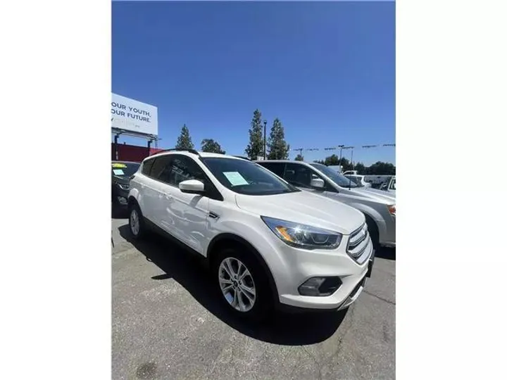 WHITE, 2019 FORD ESCAPE Image 6