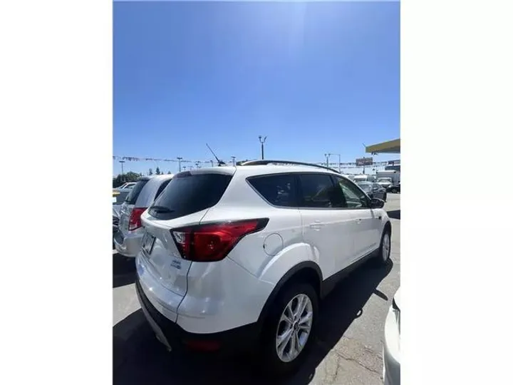 WHITE, 2019 FORD ESCAPE Image 5