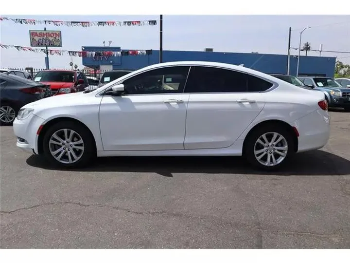 WHITE, 2015 CHRYSLER 200 Image 4