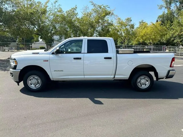 WHITE, 2021 RAM 2500 CREW CAB Image 4