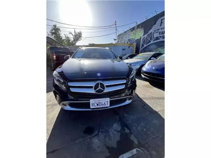 BLACK, 2017 MERCEDES-BENZ GLA Image 2