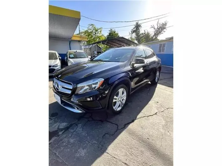 BLACK, 2017 MERCEDES-BENZ GLA Image 3