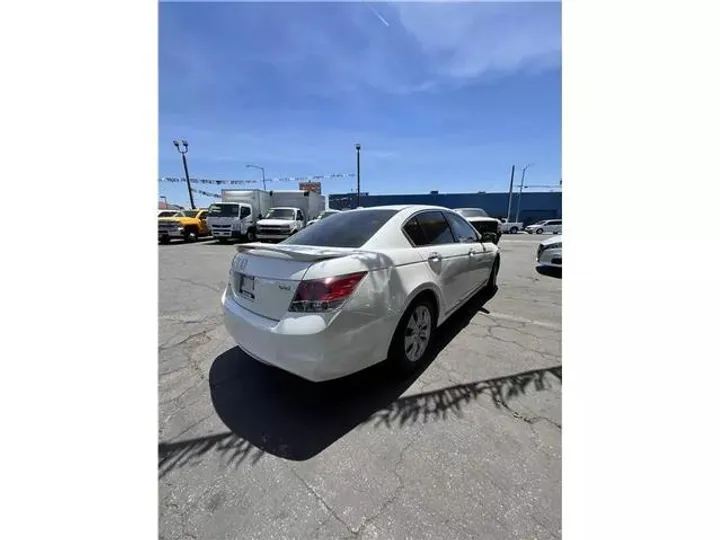 WHITE, 2010 HONDA ACCORD Image 4