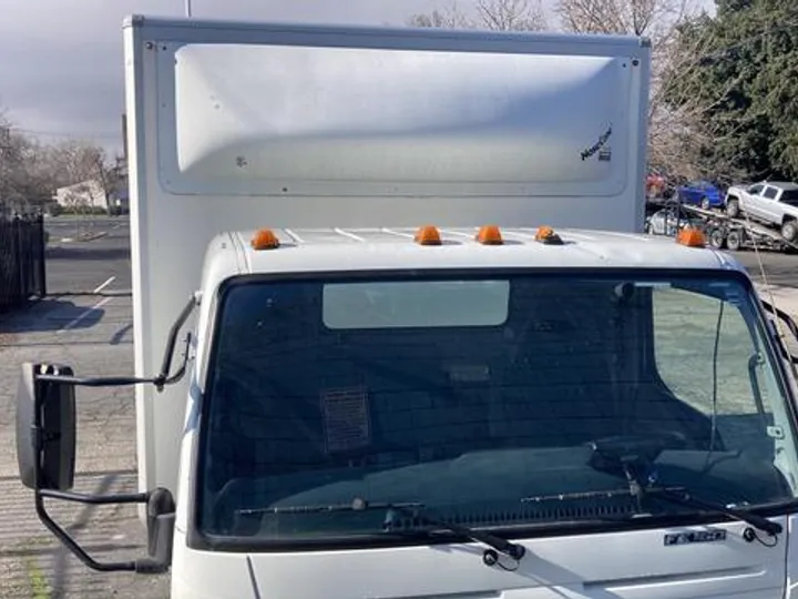 WHITE, 2015 MITSUBISHI FUSO FE Image 23