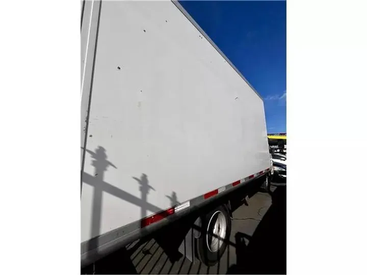 WHITE, 2015 MITSUBISHI FUSO FE Image 20