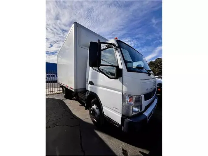 WHITE, 2015 MITSUBISHI FUSO FE Image 11