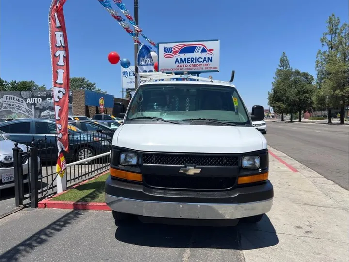 WHITE, 2014 CHEVROLET EXPRESS 2500 CARGO Image 2