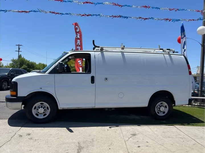 WHITE, 2014 CHEVROLET EXPRESS 2500 CARGO Image 4