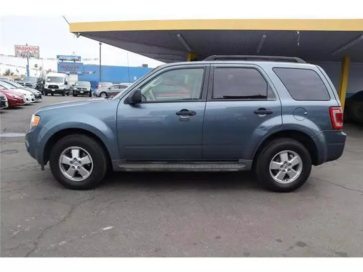 BLUE, 2011 FORD ESCAPE Image 4