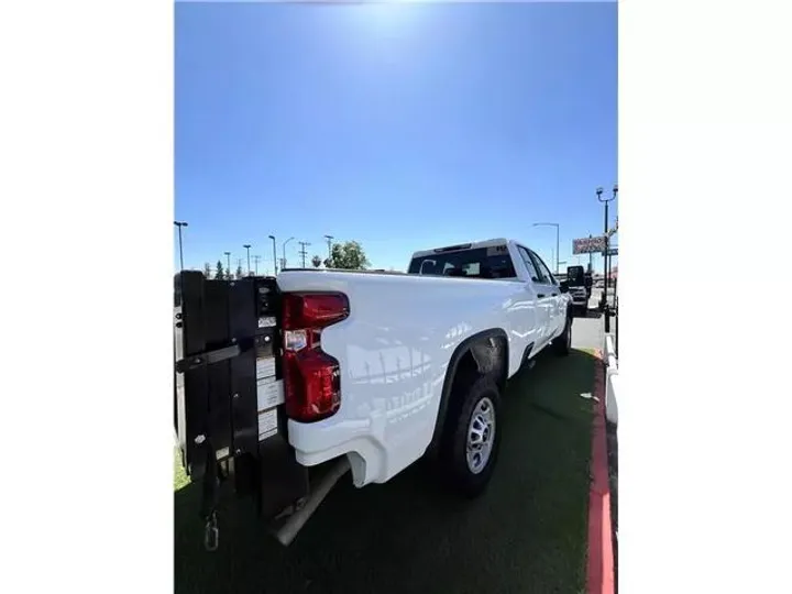 WHITE, 2021 CHEVROLET SILVERADO 2500 HD DOUBLE CAB Image 6