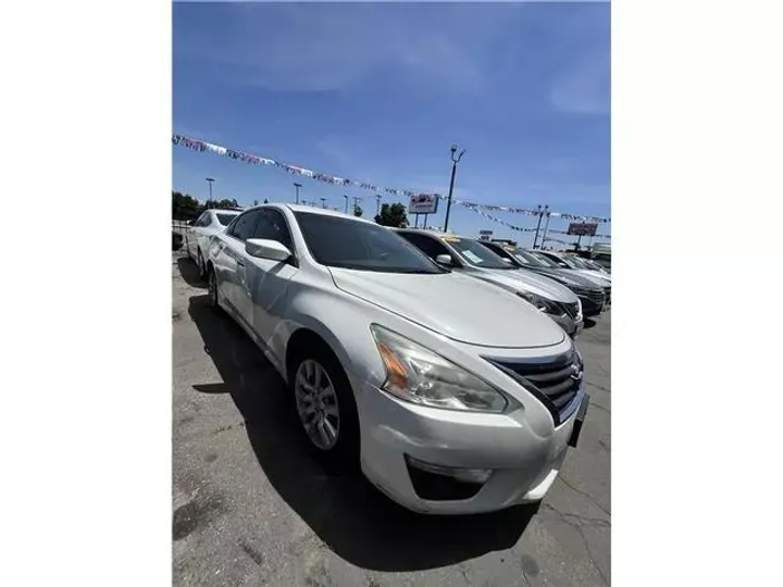 WHITE, 2015 NISSAN ALTIMA Image 2