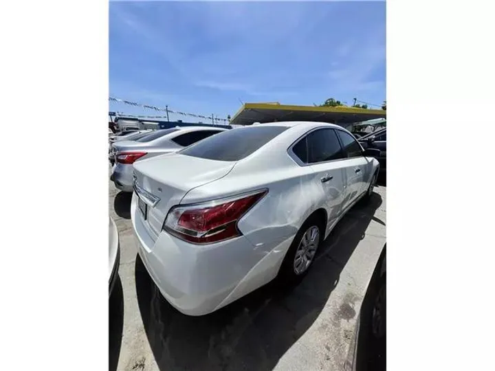 WHITE, 2015 NISSAN ALTIMA Image 3