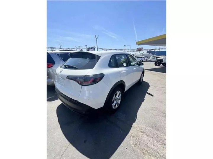 WHITE, 2023 HONDA HR-V Image 3