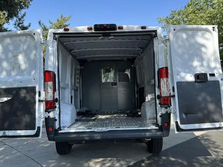 WHITE, 2016 RAM PROMASTER CARGO VAN Image 12