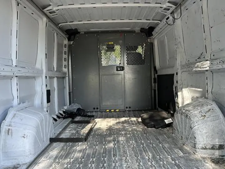 WHITE, 2016 RAM PROMASTER CARGO VAN Image 13