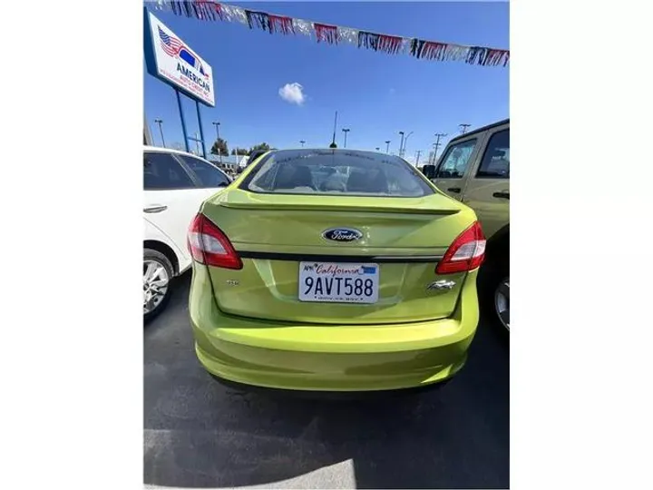 LIME GREEN, 2013 FORD FIESTA Image 4