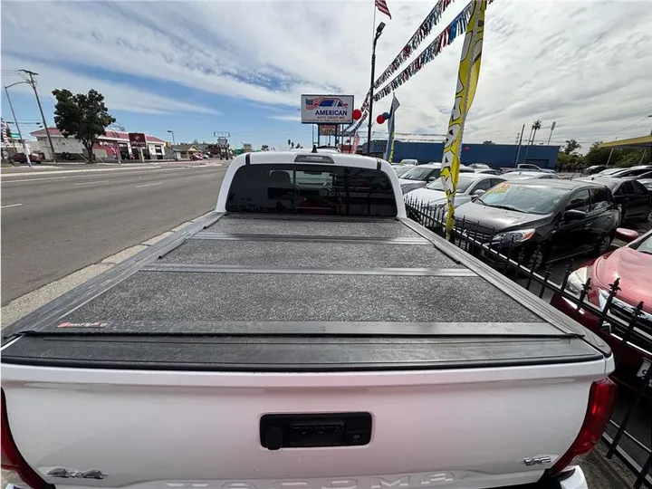 WHITE, 2021 TOYOTA TACOMA DOUBLE CAB Image 8