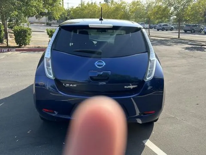 BLUE, 2016 NISSAN LEAF Image 22