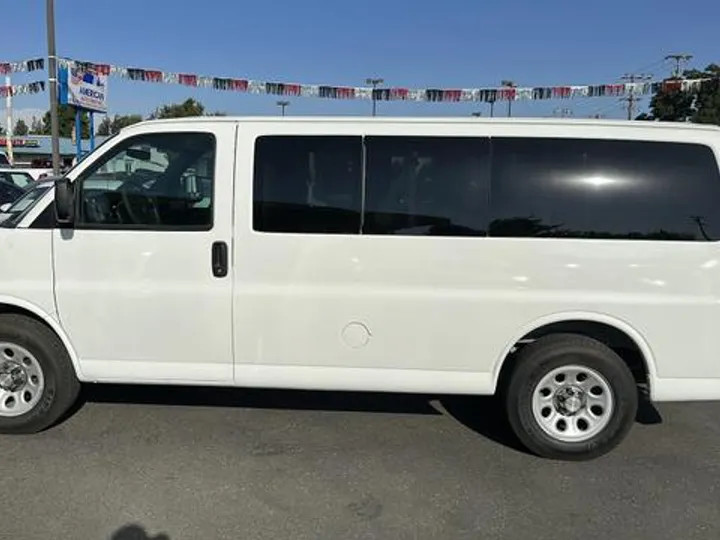 NO COLOR, 2011 CHEVROLET EXPRESS 1500 PASSENGER Image 22