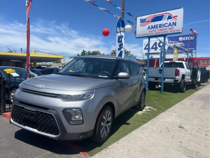 GRAY, 2022 KIA SOUL Image 3