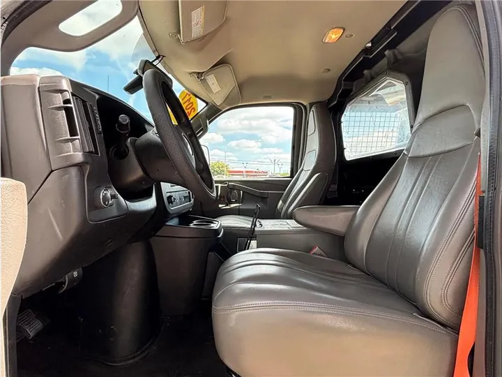 WHITE, 2017 CHEVROLET EXPRESS 2500 CARGO Image 12