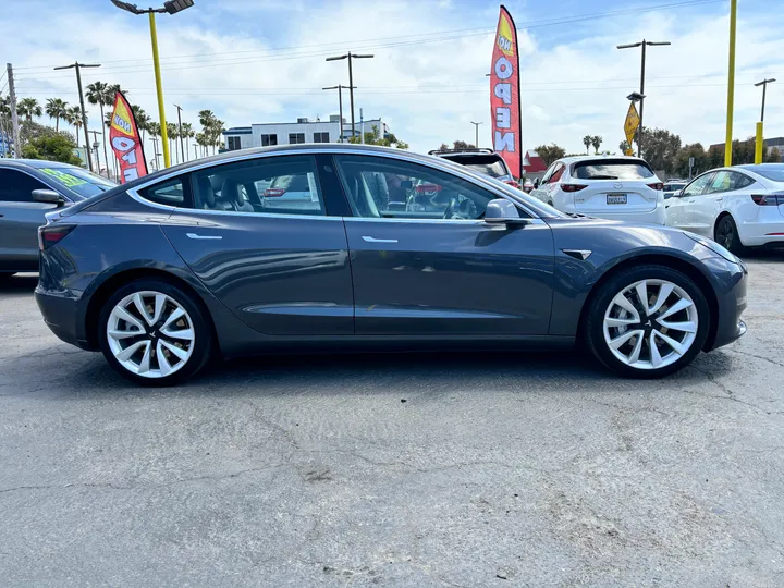 2018 TESLA MODEL 3 Image 4