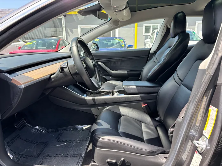 2018 TESLA MODEL 3 Image 10