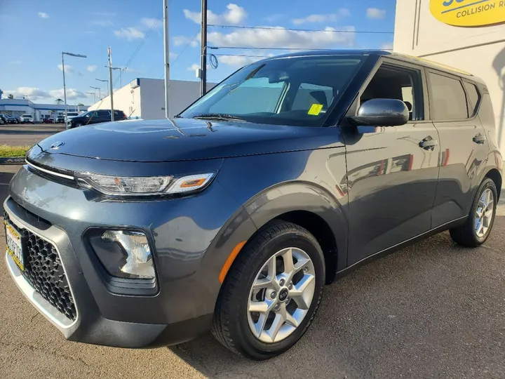 GRAY, 2020 KIA SOUL Image 4